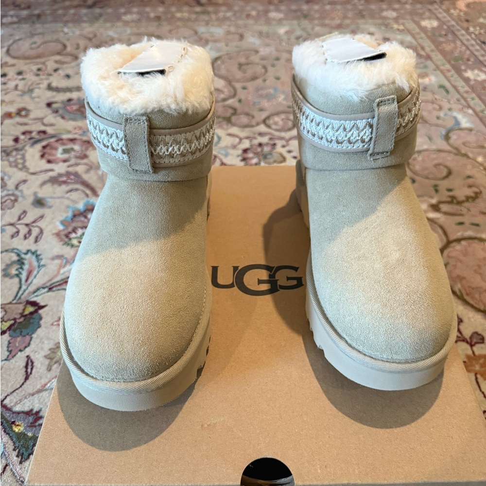 New in box UGG Classic Ultra Mini Alpsey Boot